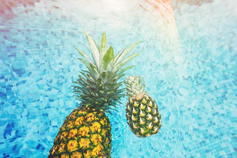 bazén s ananasy.jpg